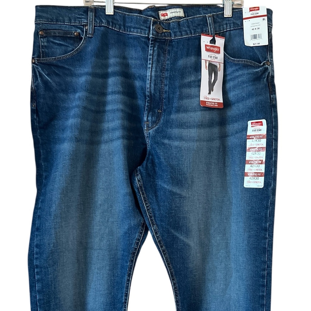 NWT Wrangler Blue Athletic Fit straight Men’s Jeans 42x30 denim Workwear
